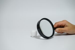 『どっちが自分に合う？』ワイヤー矯正VSマウスピース矯正🦷徹底解説✍️